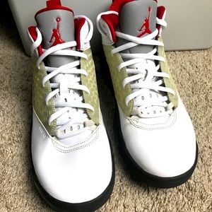 Jordan Maxin 200 Men’s 8.5 Women’s 10